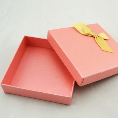 Verarbeitungshinweise für rosa Geschenkbox mit Deckel
